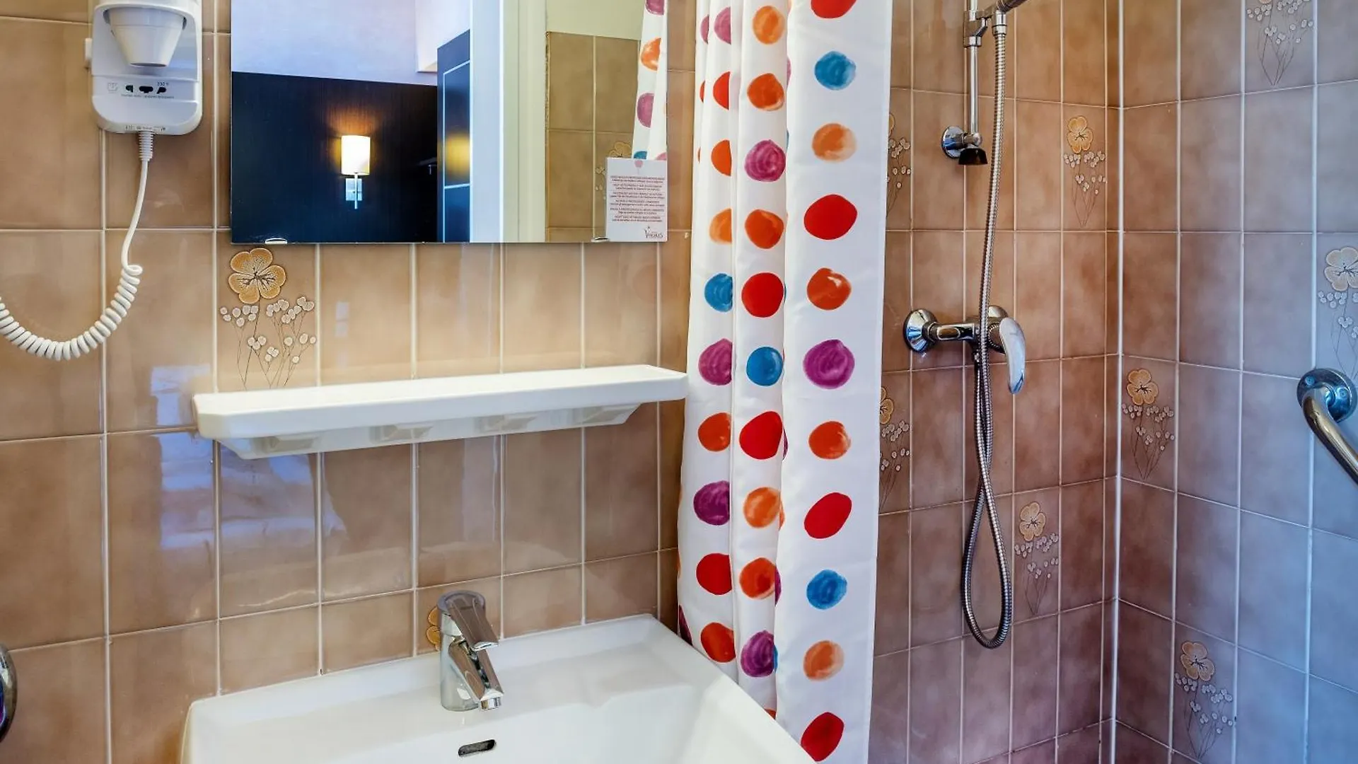 Rosalita Hostel Lurdy
